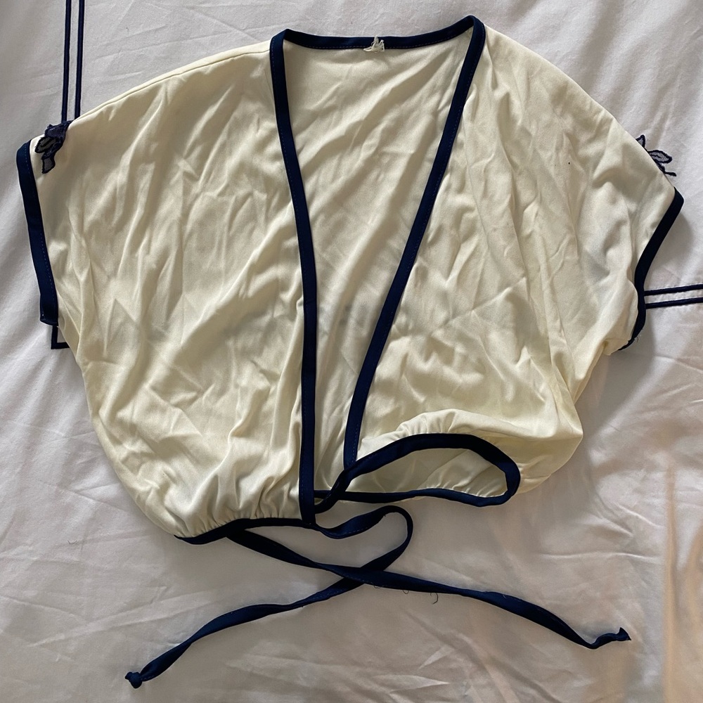 Vintage white/blue trim crop top